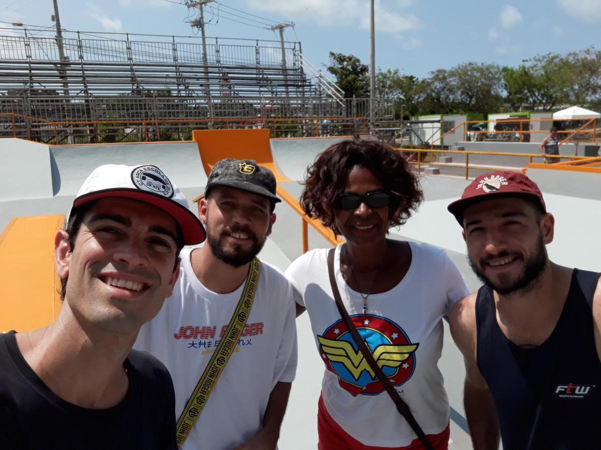 Perto Do Aeroporto De Salvador - Dona Pitanga Hostel Lauro de Freitas Eksteriør billede