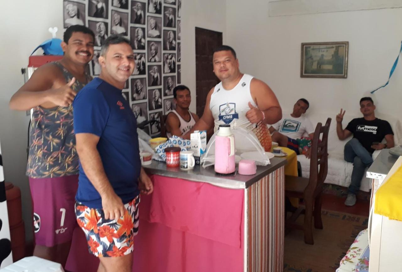 Perto Do Aeroporto De Salvador - Dona Pitanga Hostel Lauro de Freitas Eksteriør billede