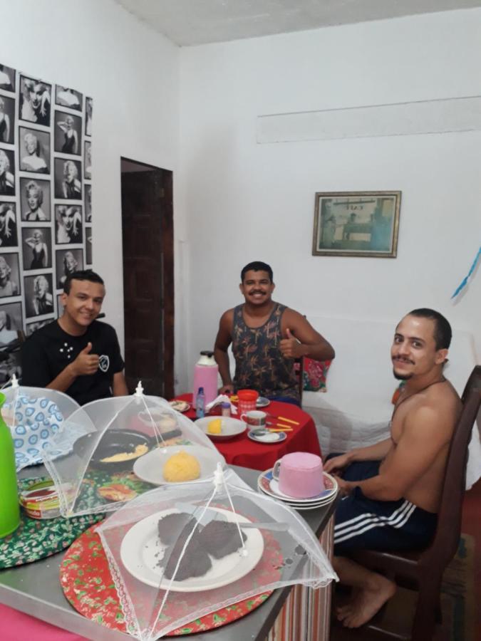 Perto Do Aeroporto De Salvador - Dona Pitanga Hostel Lauro de Freitas Eksteriør billede