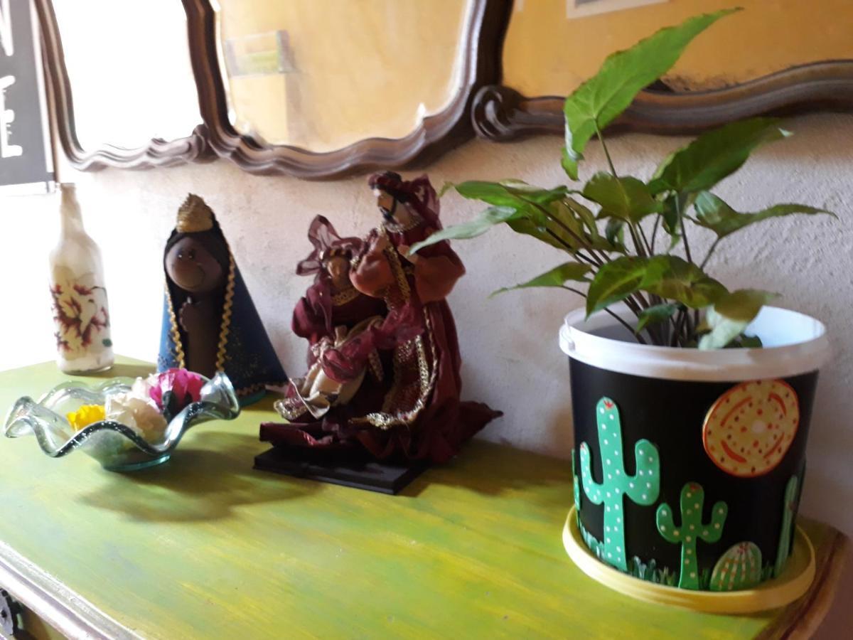 Perto Do Aeroporto De Salvador - Dona Pitanga Hostel Lauro de Freitas Eksteriør billede