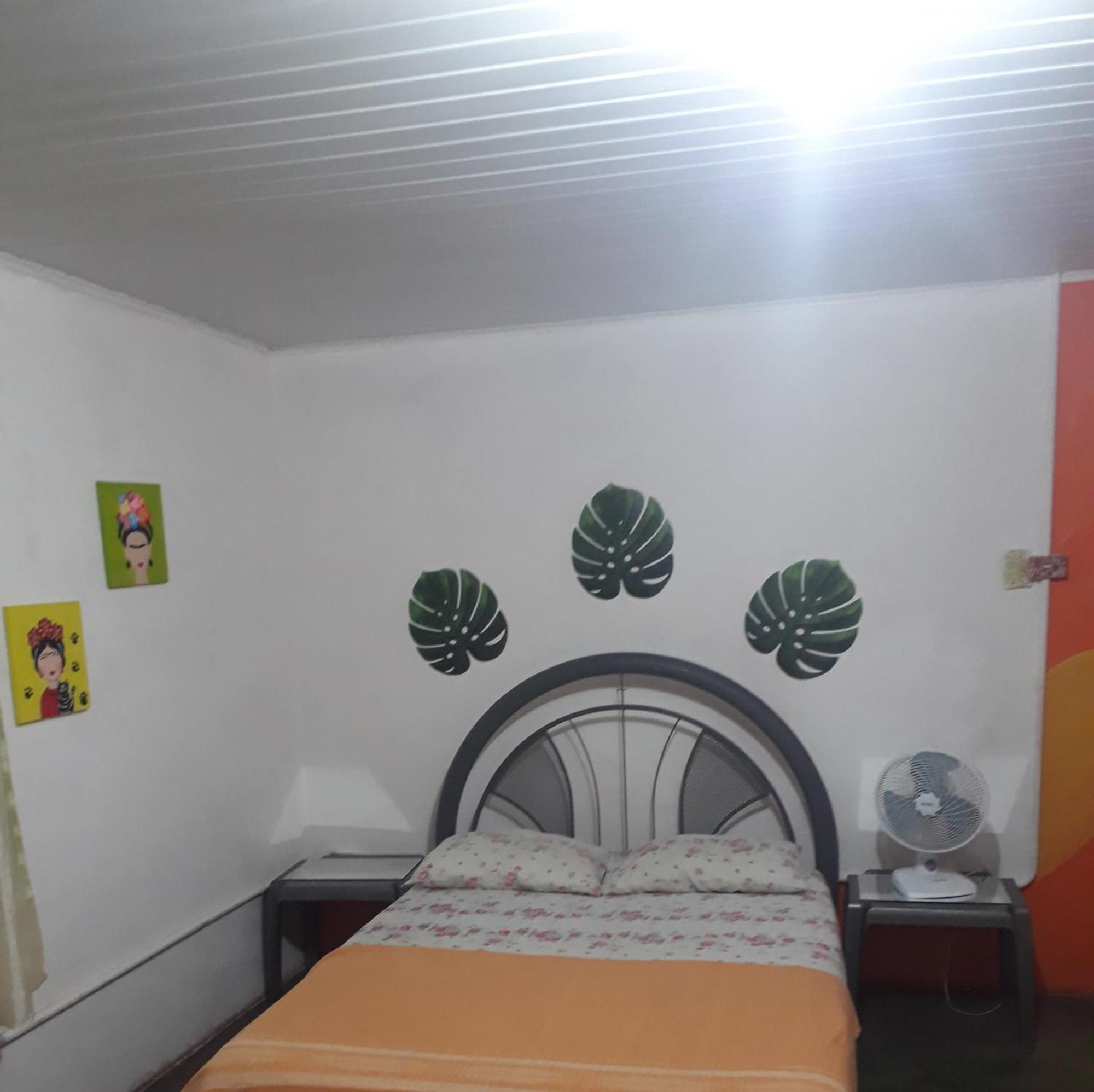 Perto Do Aeroporto De Salvador - Dona Pitanga Hostel Lauro de Freitas Eksteriør billede